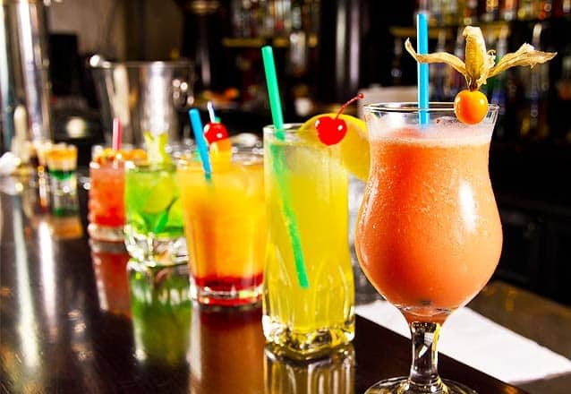 {{Gelo e Gela}} 10 drinks fáceis e baratos para fazer na sua festa drinks-faceis-e-baratos %categoria 10 drinks fáceis e baratos para fazer na sua festa