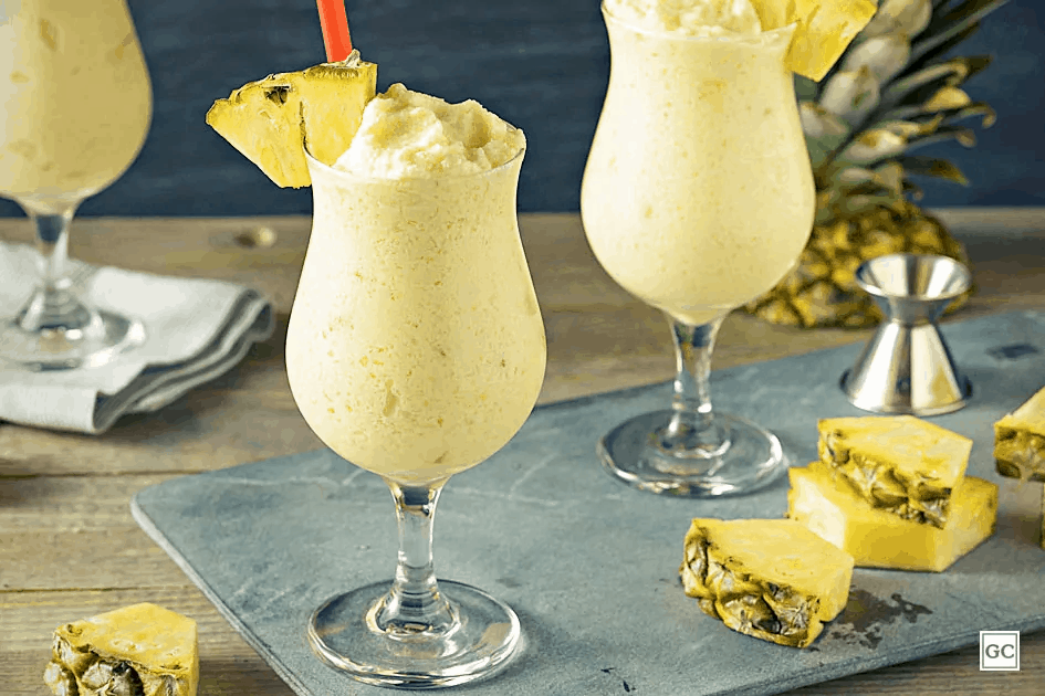 {{Gelo e Gela}} 10 drinks fáceis e baratos para fazer na sua festa pinacolada %categoria 10 drinks fáceis e baratos para fazer na sua festa