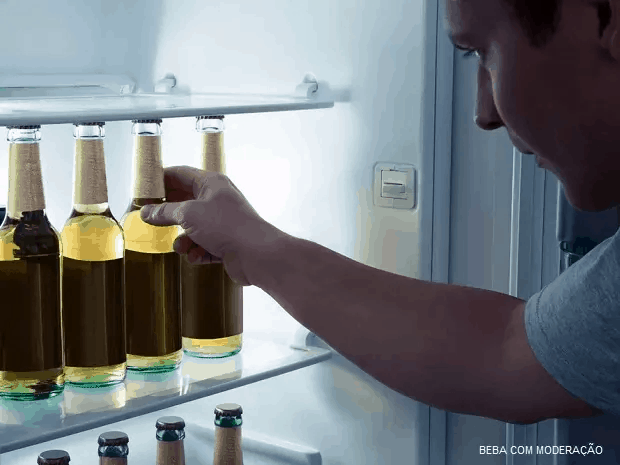 {{Gelo e Gela}} 7 maiores erros na hora de armazenar cerveja vertical-1 %categoria 7 maiores erros na hora de armazenar cerveja